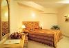King - size bedroom